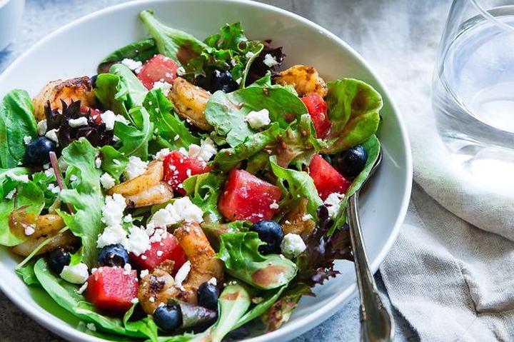 Sałatki z sezonowymi warzywami