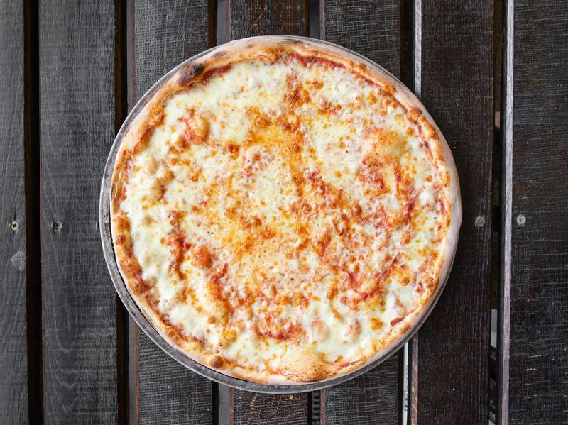 Ile waży pizza margherita 32 cm? Odkryj zaskakujące fakty o kaloriach!