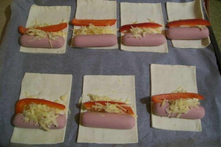 Prosty i pyszny przepis na ciasto do parówek w cieście – krok po kroku