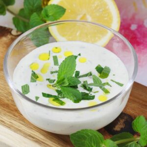 Prosty sposób na pyszny sos jogurtowy do makaronu