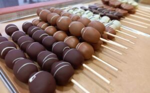 Owoce w czekoladzie – pyszna słodycz czy zdrowa alternatywa?