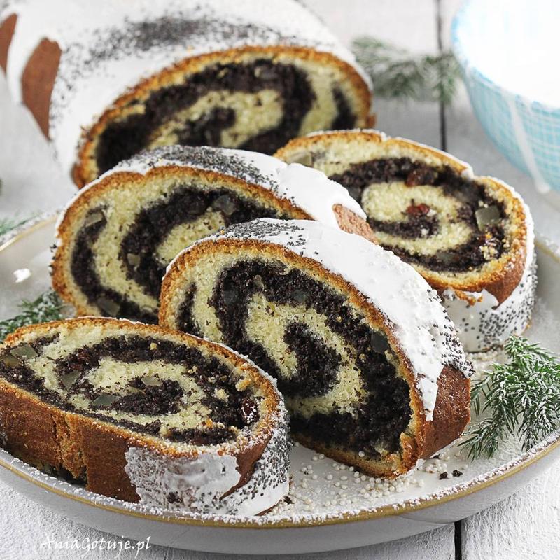 Pyszne ciasto z makiem i kremem – odkryj prosty przepis na tradycyjny deser!