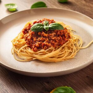 Pyszne dania z sosem bolognese – 10 kreatywnych pomysłów na wykorzystanie resztek