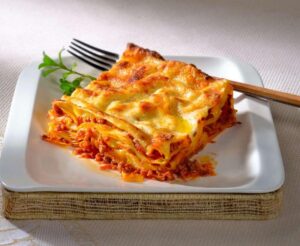 Pyszna lasagne z mięsem mielonym: krok po kroku do idealnego sosu bolognese