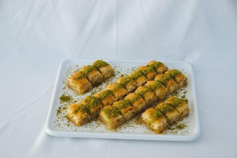 Zachwyć podniebienia: prosty przepis na warstwową baklavę z ciasta francuskiego