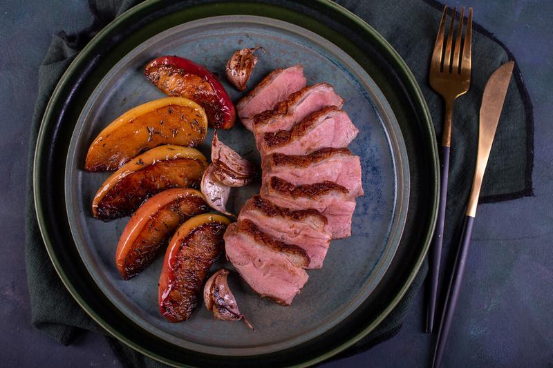 Pieczenie piersi z kaczki