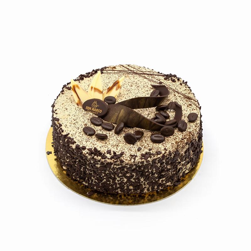 Rozkosz w każdym kęsie: Tort kawowy z bezą, kremem mascarpone i polewą czekoladową