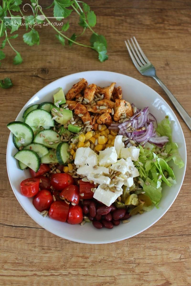 Sezonowe sałatki na wiosnę i lato