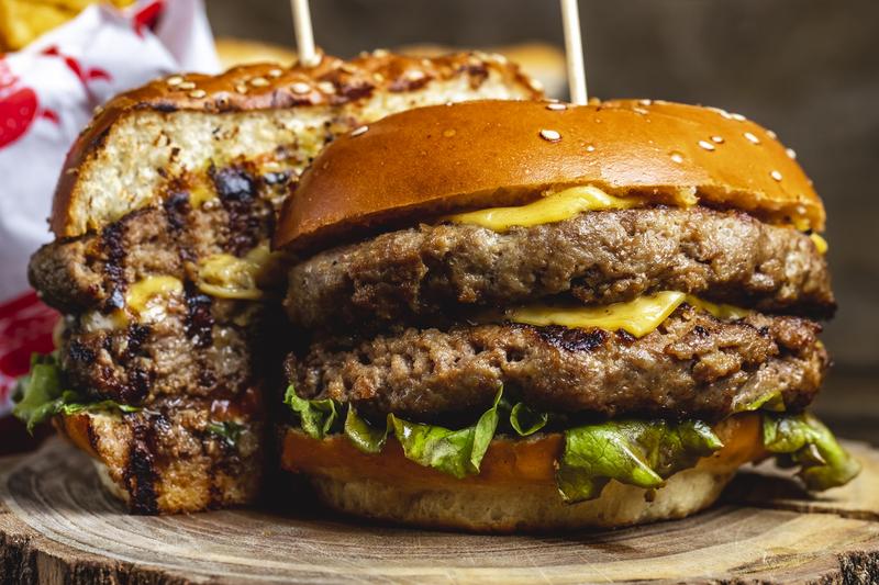 Odkryj sekret idealnego burgera wołowego – prosta receptura na wyjątkowy smak