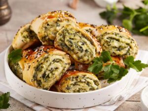 Zaskakujące przepisy na przekąski: Co zrobić z ciasta na pizzę?