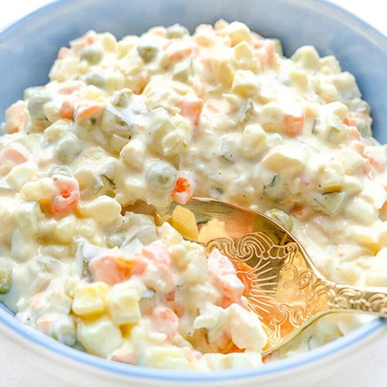 Kreatywne pomysły na elegancką prezentację sałatki jarzynowej