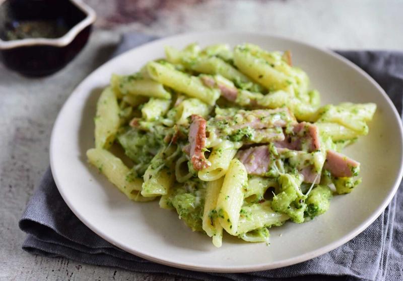 Kremowy sos śmietanowy z parmezanem