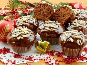 Świąteczne babeczki piernikowe z czekoladową polewą i pomarańczową nutą