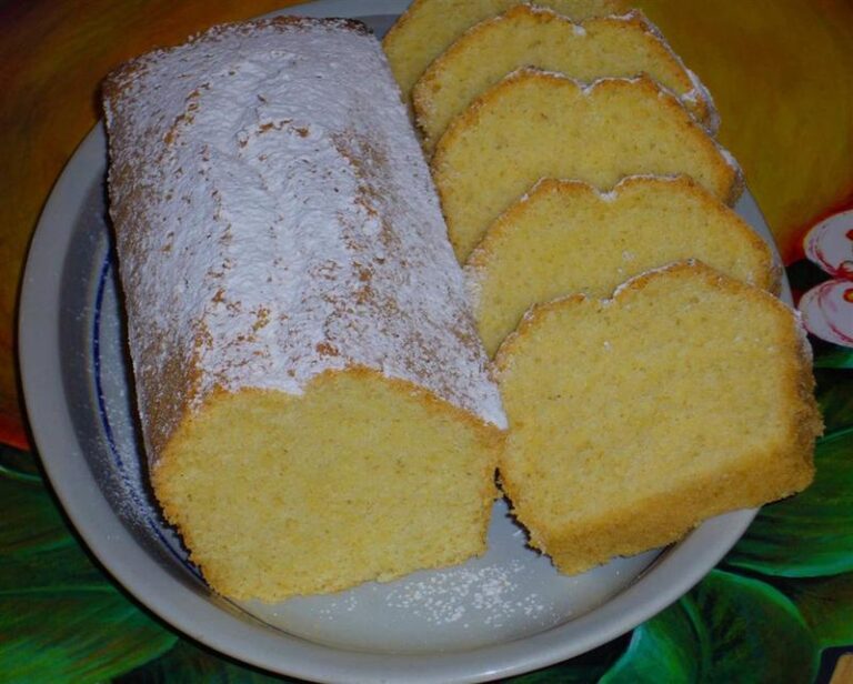 Wyjątkowe ciasto piaskowe z truskawkami – szybki przepis na domowy deser marzeń