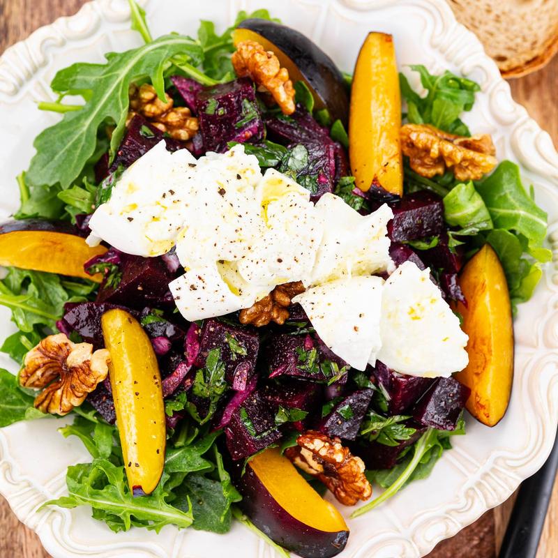 Sycąca sałatka z buraków – prosty przepis na zdrowe danie pełne smaku